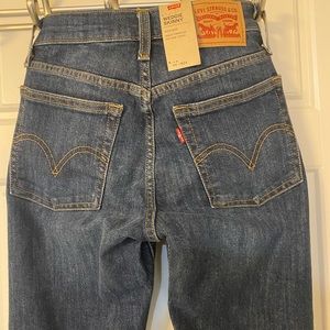 BNWT Levi’s Wedgie Skinny w button fly